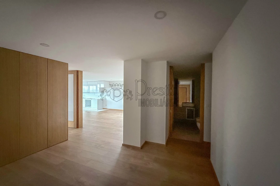 Apartamento T2 para Arrendamento em Urgezes Foto 5