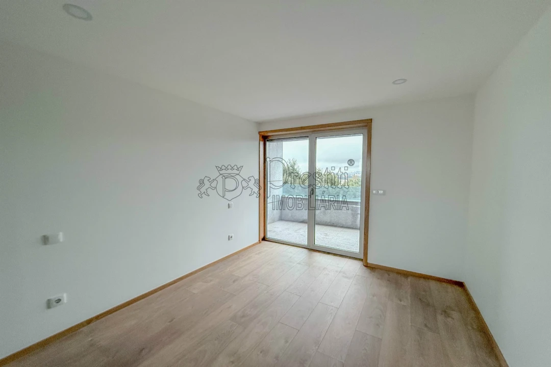 Apartamento T2 para Arrendamento em Urgezes Foto 6