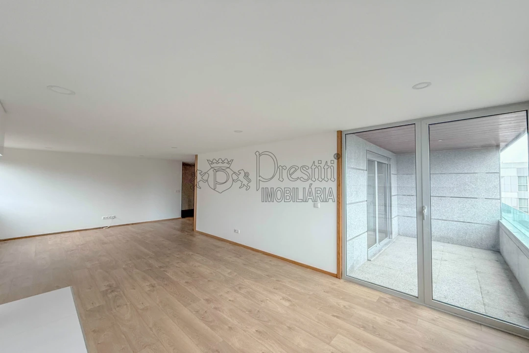 Apartamento T2 para Arrendamento em Urgezes Foto 3