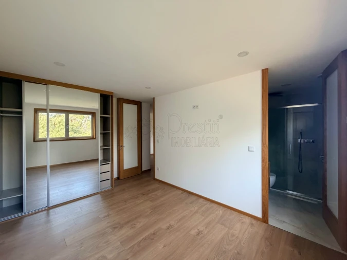 Apartamento T2 para Arrendamento em Urgezes Foto 10