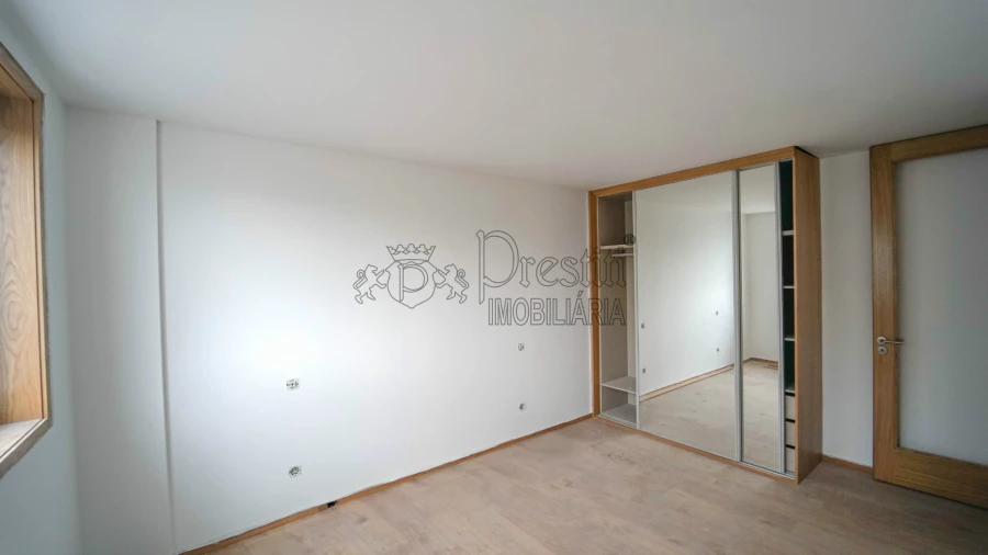 Apartamento T2 para Arrendamento em Urgezes Foto 9