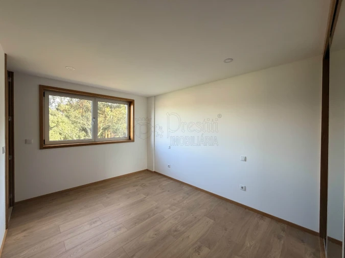 Apartamento T2 para Arrendamento em Urgezes Foto 8