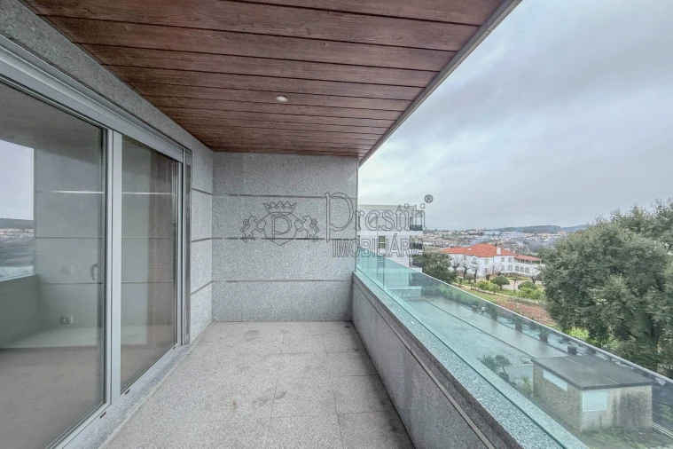 Apartamento T2 para Arrendamento em Urgezes Foto 4