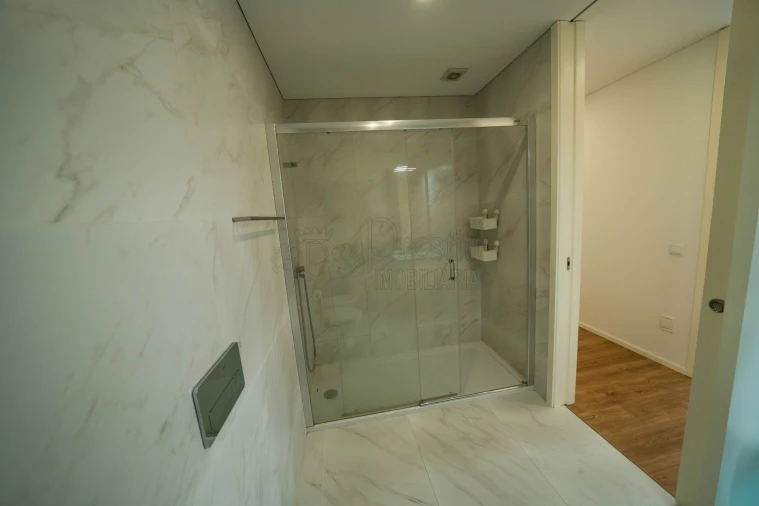 Apartamento T1 para Arrendamento em Oliveira, São Paio e São Sebastião Foto 11