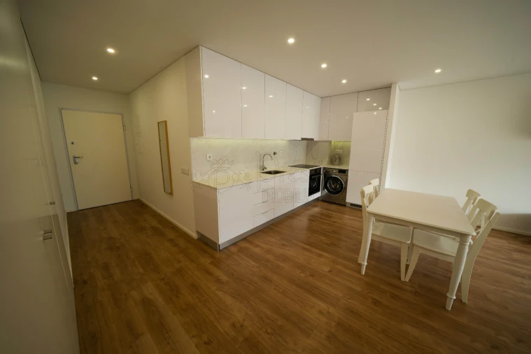 Apartamento T1 para Arrendamento em Oliveira, São Paio e São Sebastião Foto 2