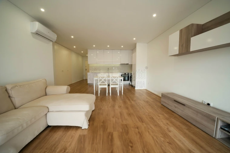 Apartamento T1 para Arrendamento em Oliveira, São Paio e São Sebastião Foto 4