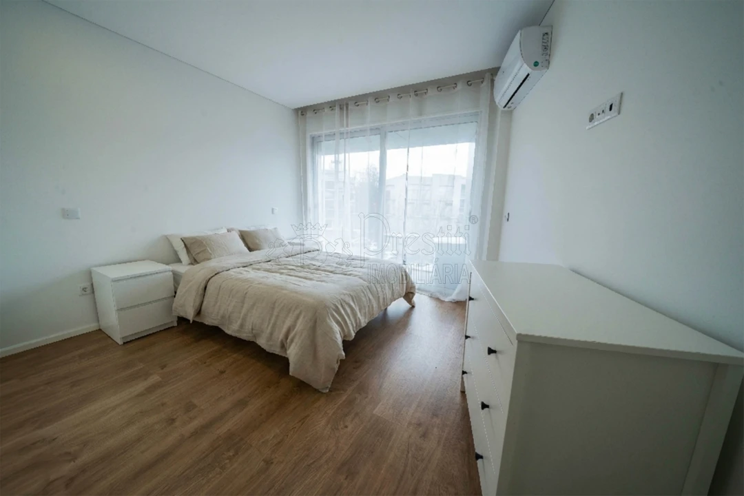 Apartamento T1 para Arrendamento em Oliveira, São Paio e São Sebastião Foto 8