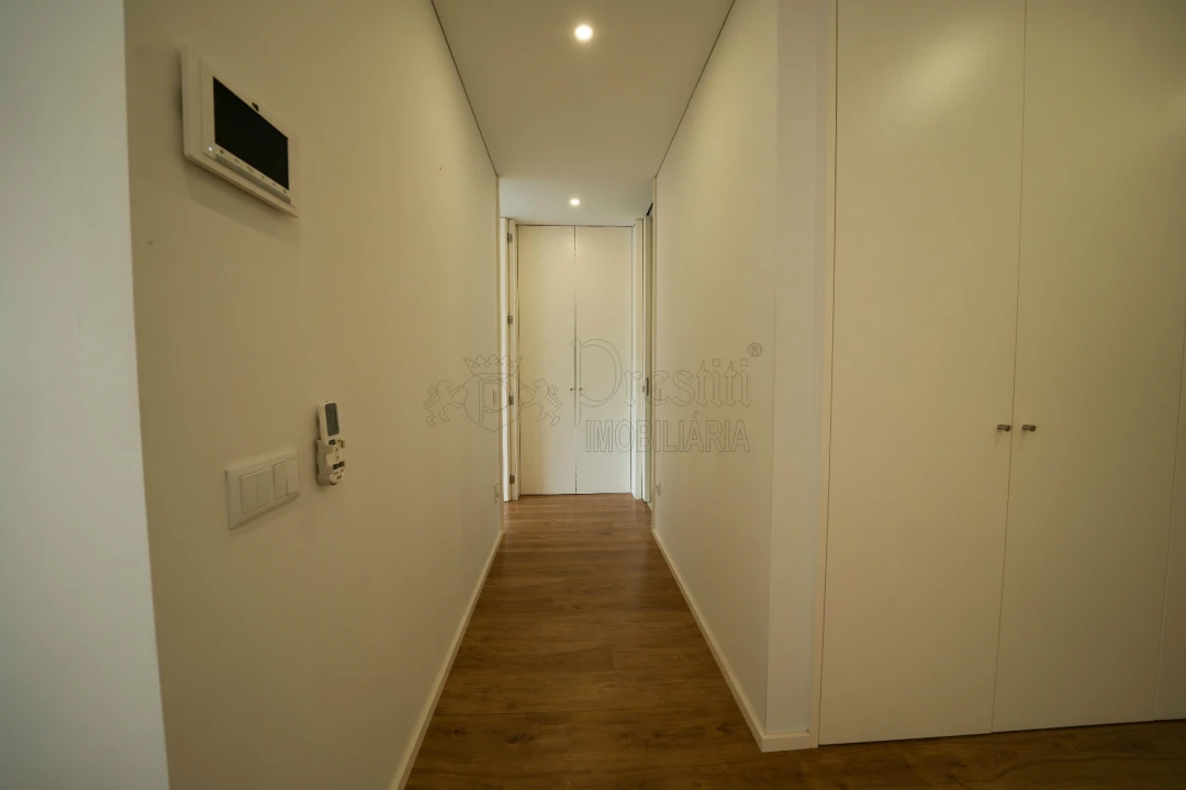 Apartamento T1 para Arrendamento em Oliveira, São Paio e São Sebastião Foto 7