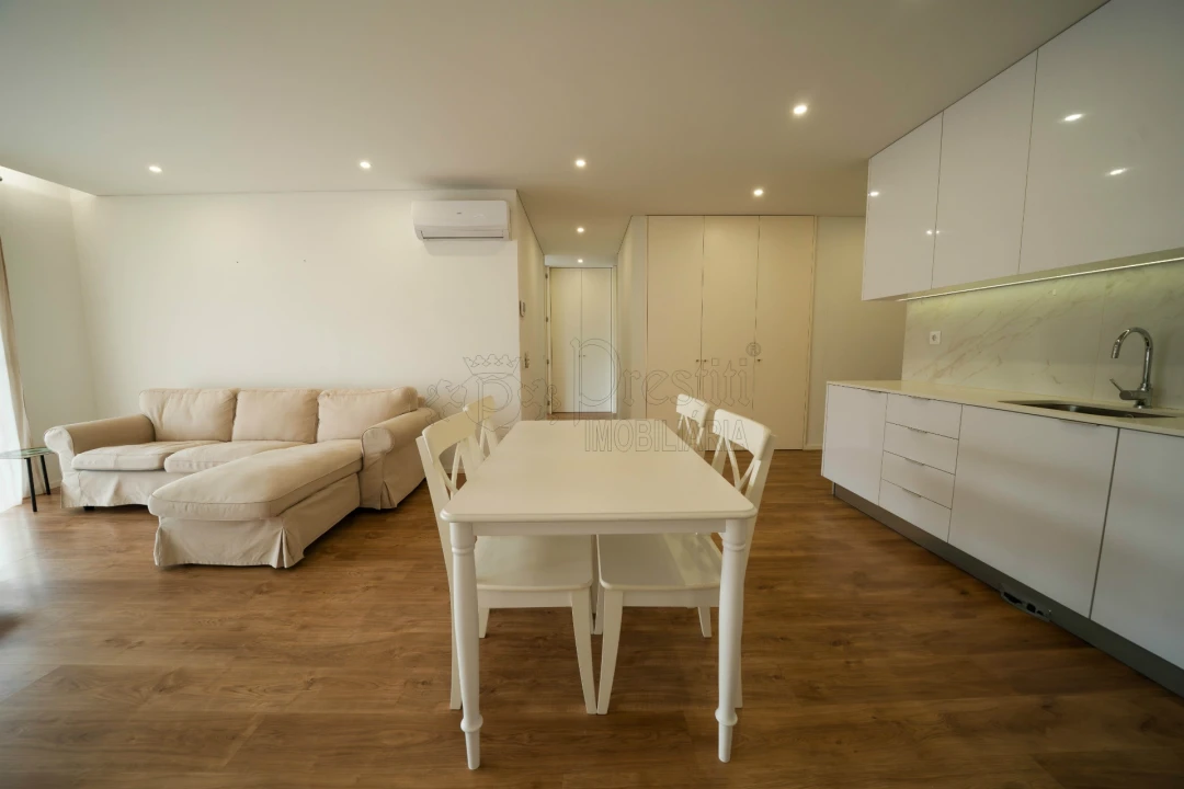 Apartamento T1 para Arrendamento em Oliveira, São Paio e São Sebastião Foto 6