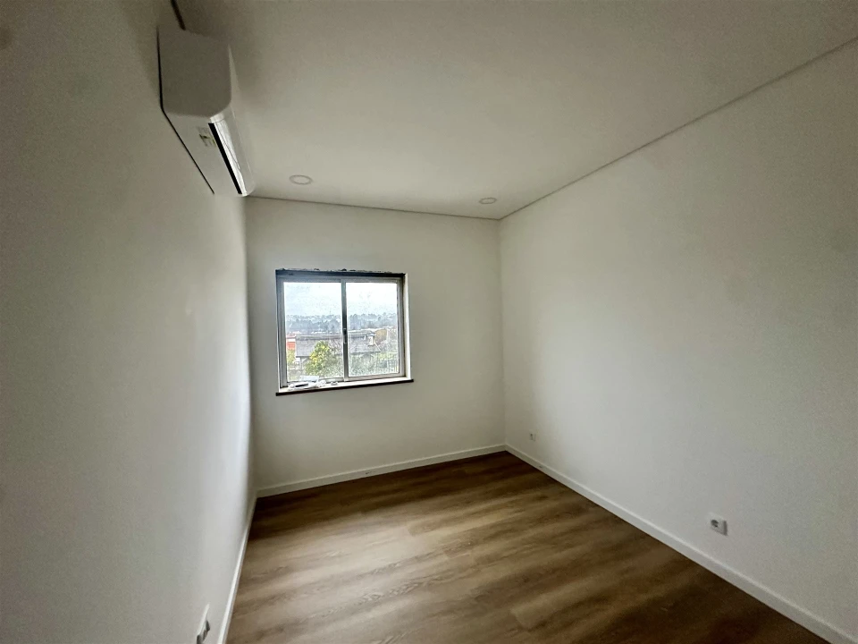 Apartamento T2 para Venda em Abraveses Foto 6