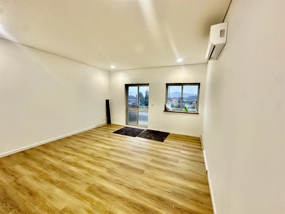 Apartamento T2 para Venda em Abraveses Foto 3