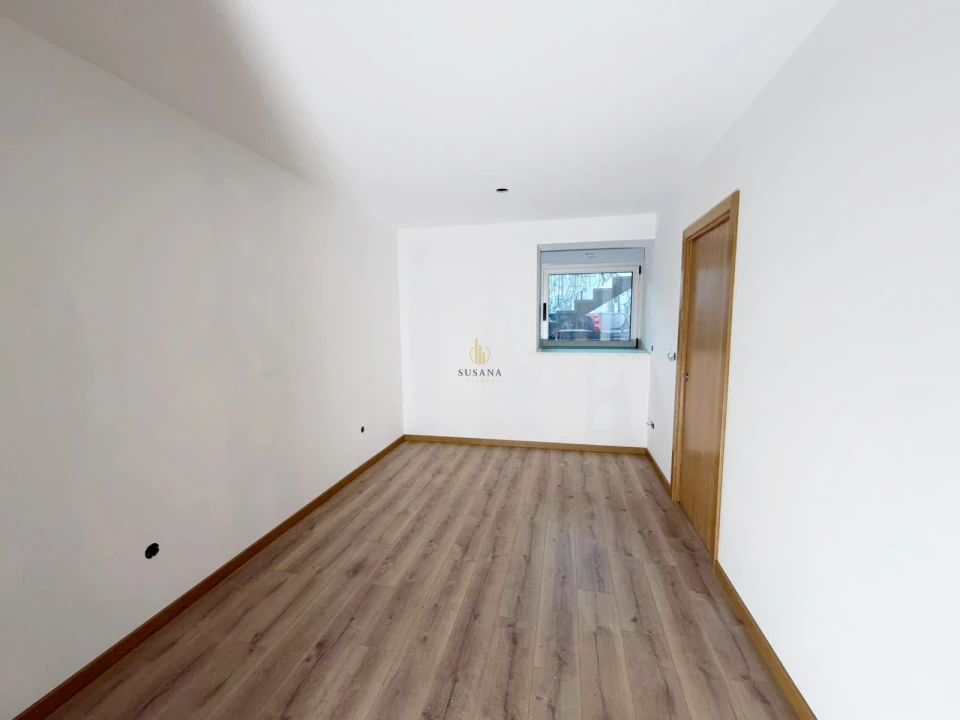 Apartamento T1 para Venda em Cavernães Foto 6