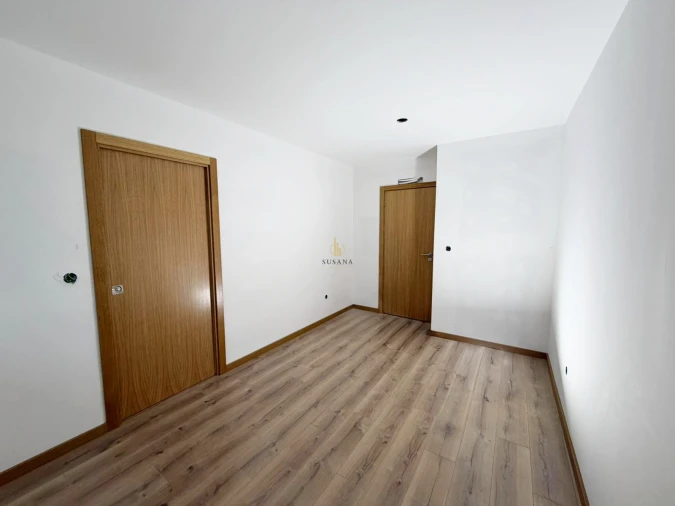 Apartamento T1 para Venda em Cavernães Foto 8