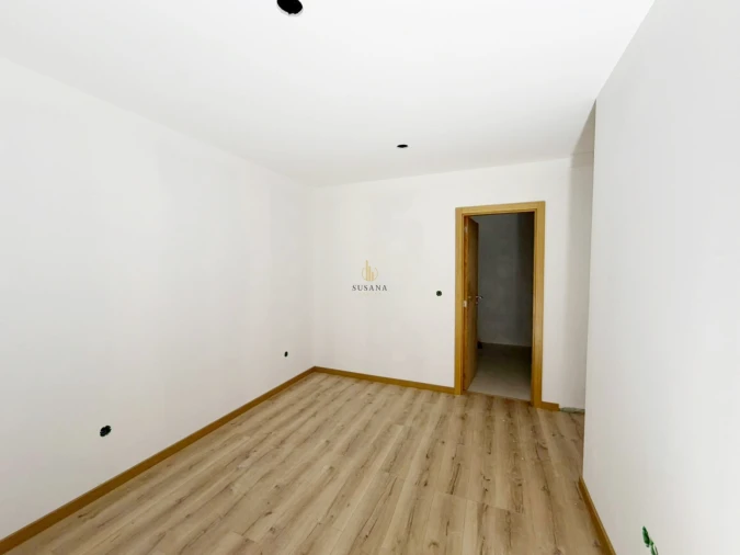 Apartamento T1 para Venda em Cavernães Foto 4