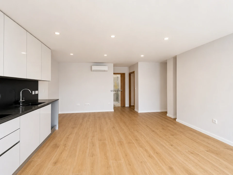 Apartamento T1 para Venda em Cavernães Foto 1