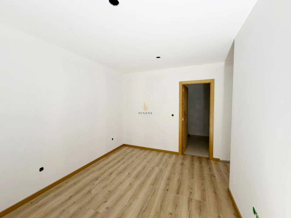 Apartamento T1 para Venda em Cavernães Foto 4