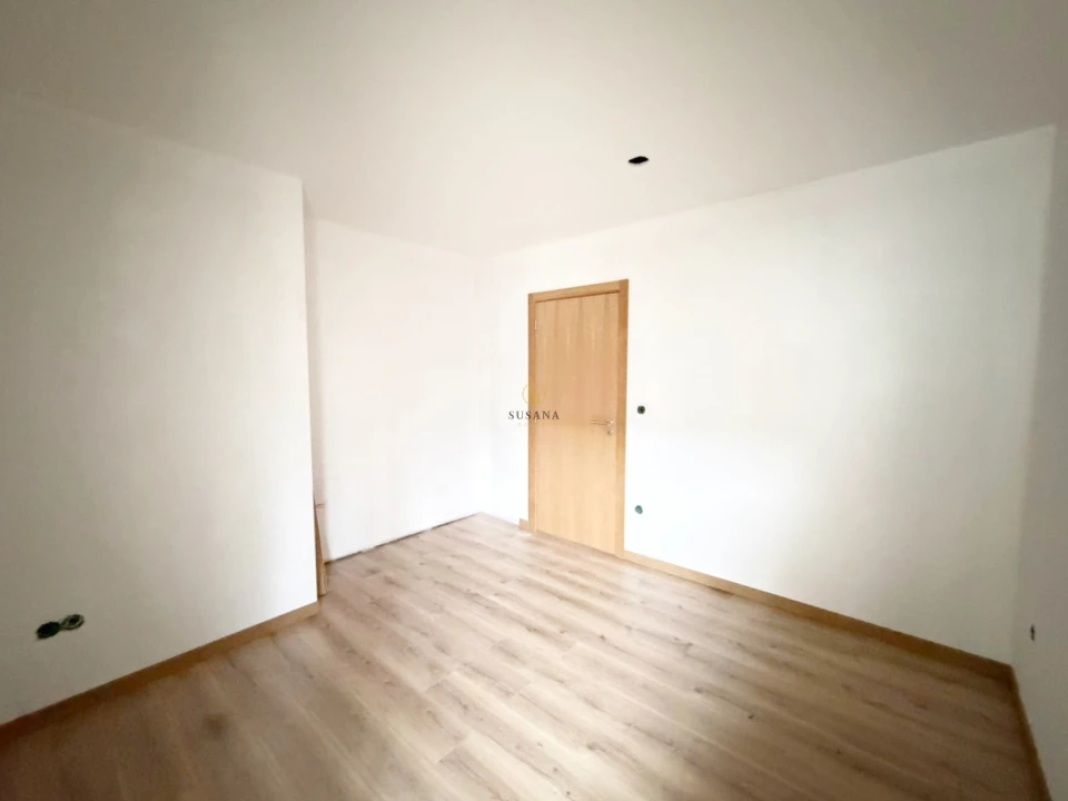Apartamento T2 para Venda em Cavernães Foto 3