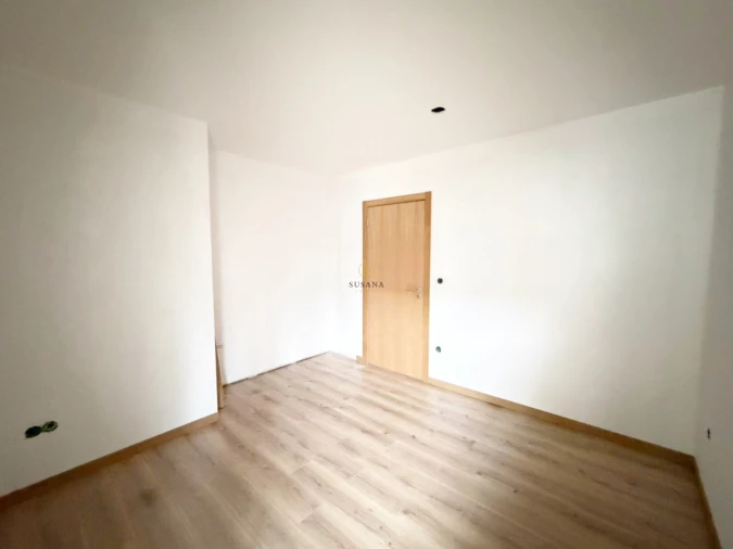 Apartamento T2 para Venda em Cavernães Foto 3