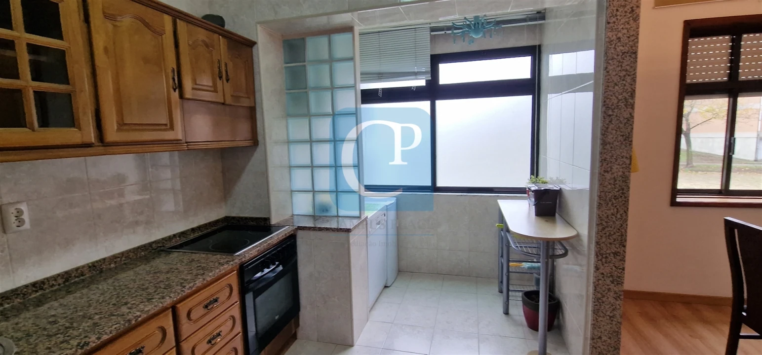 Apartamento T2 para Arrendamento em Lordelo do Ouro e Massarelos Foto 22