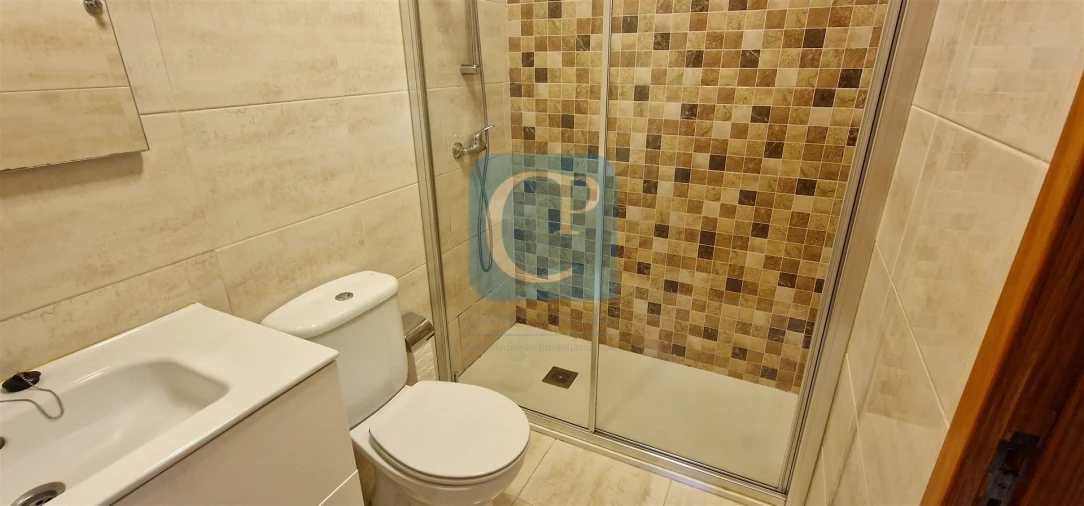 Apartamento T2 para Arrendamento em Lordelo do Ouro e Massarelos Foto 10
