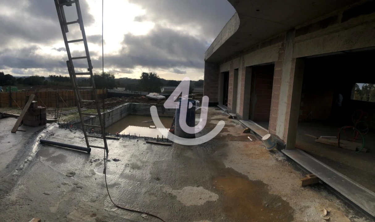 Moradia T3 para Venda em Salir de Matos Foto 10