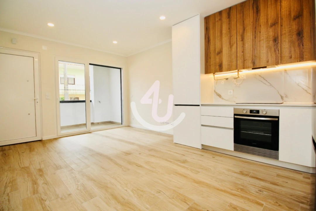 Apartamento T1 para Venda em Alfeizerão Foto 1