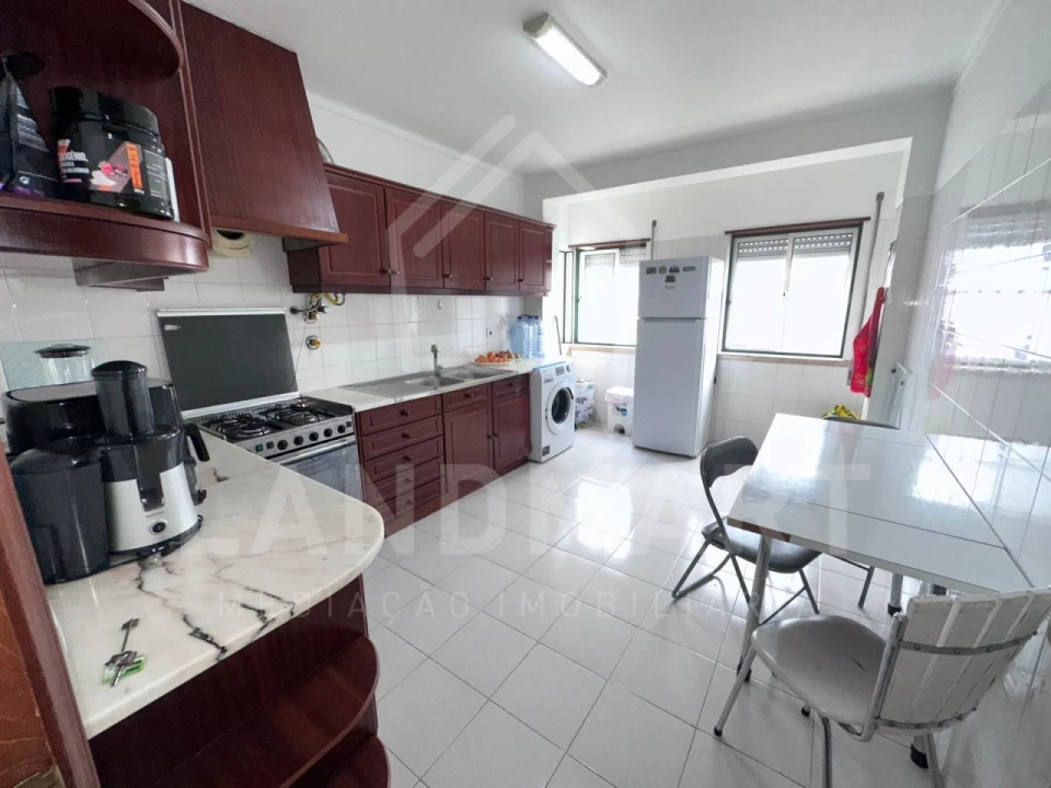 Apartamento T2 para Venda em Alcobaça e Vestiaria Foto 5