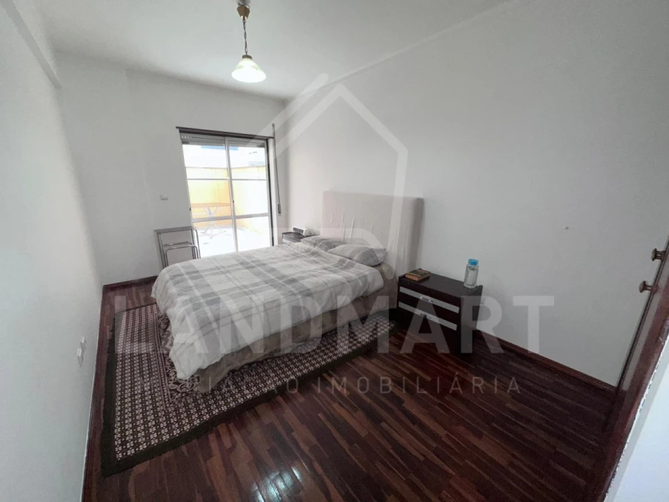 Apartamento T2 para Venda em Alcobaça e Vestiaria Foto 9