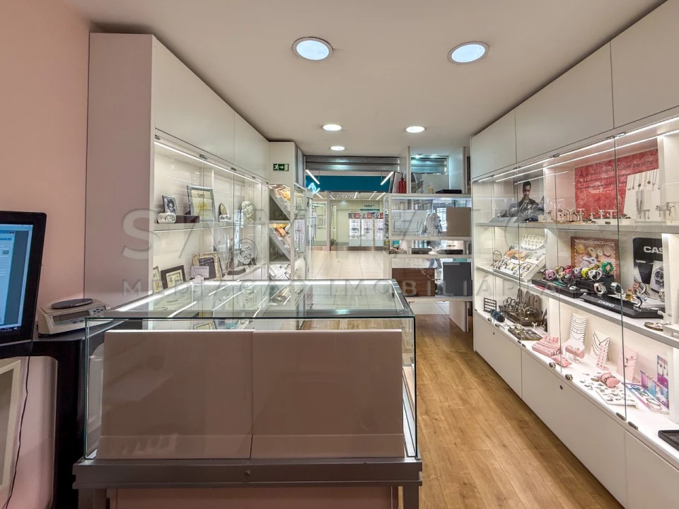 Loja para Cedência de Quotas em Gondomar (São Cosme), Valbom e Jovim Foto 5