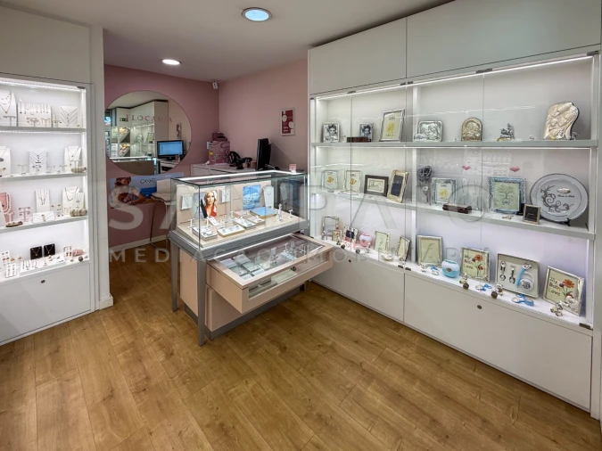 Loja para Cedência de Quotas em Gondomar (São Cosme), Valbom e Jovim Foto 2