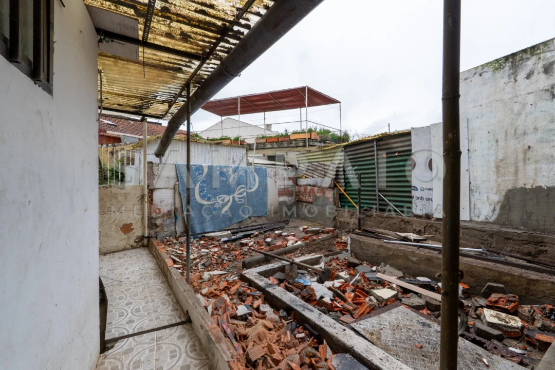 Moradia T2 para Venda em Oliveira do Douro Foto 4