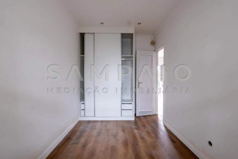 Moradia T2 para Venda em Oliveira do Douro Foto 9