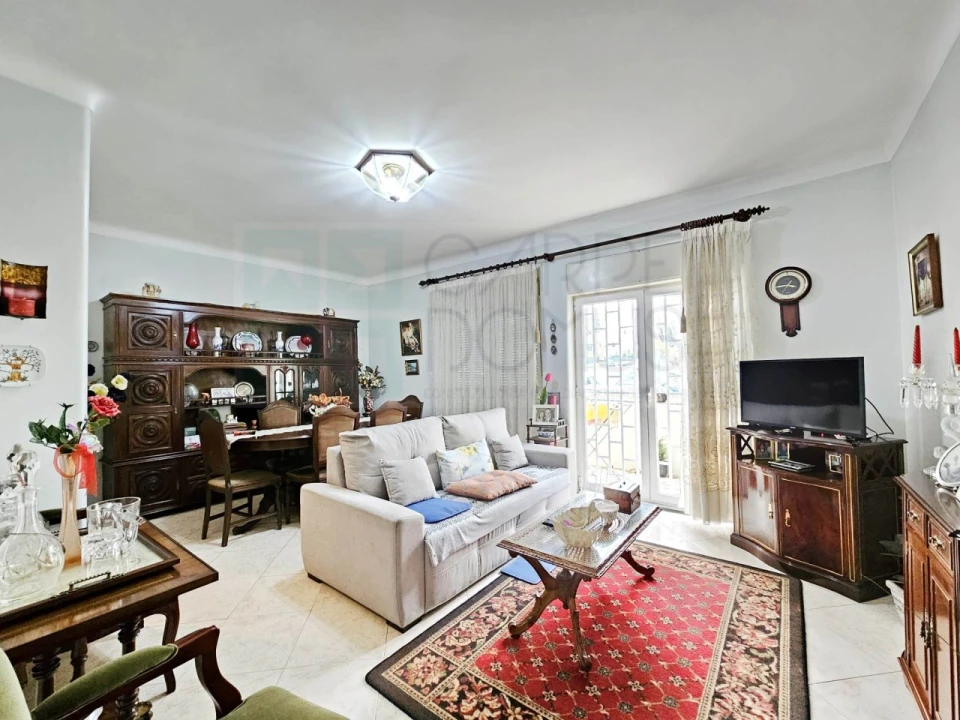 Apartamento T3 para Venda em Carcavelos e Parede Foto 2