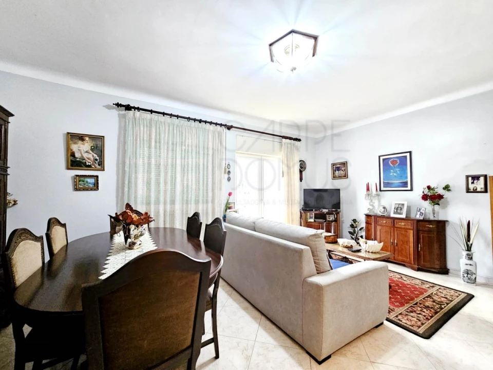 Apartamento T3 para Venda em Carcavelos e Parede Foto 17