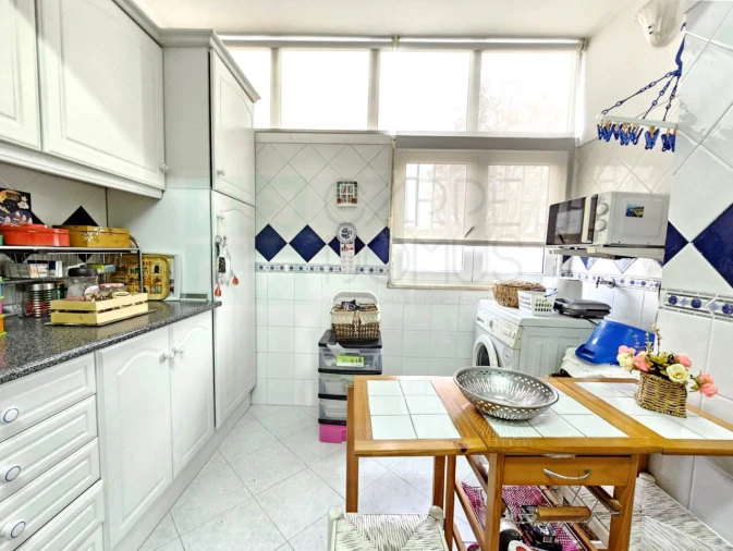 Apartamento T3 para Venda em Carcavelos e Parede Foto 9