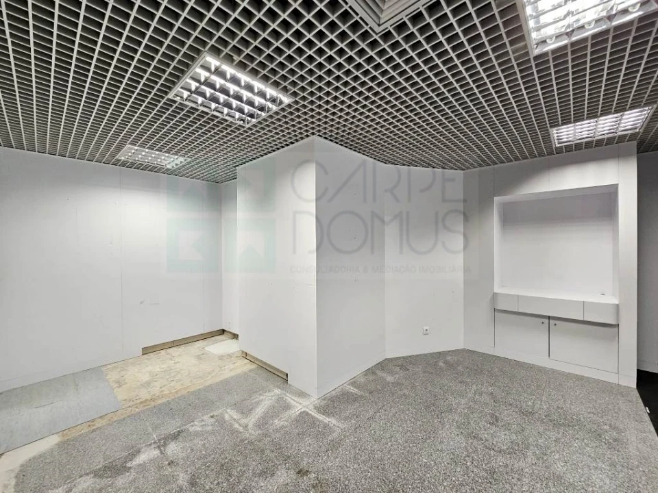 Loja para Arrendamento em Rio de Mouro Foto 6