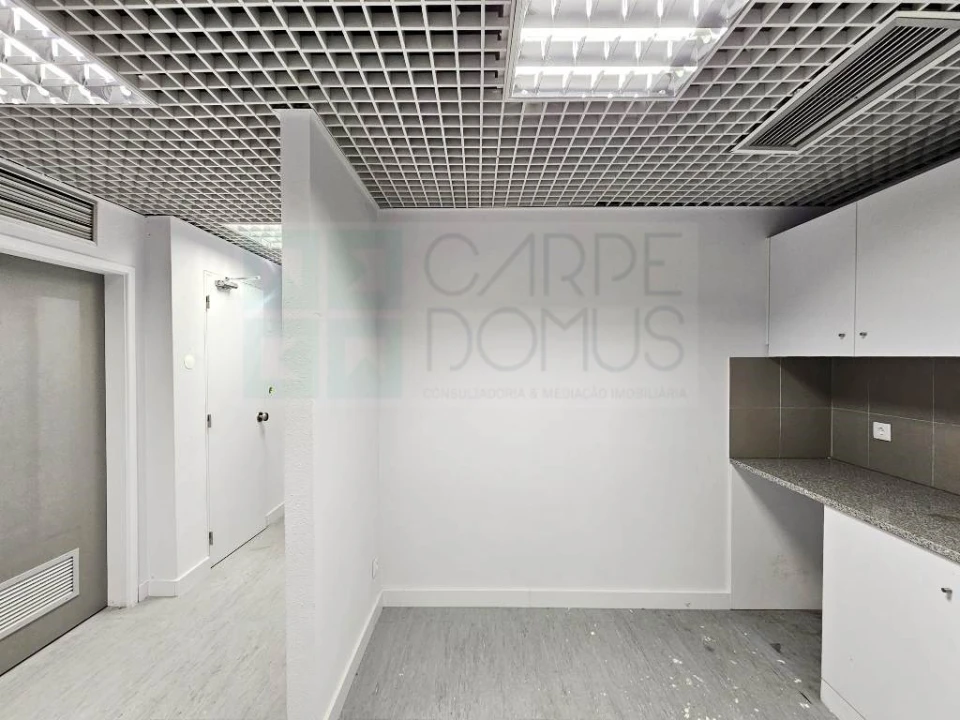 Loja para Arrendamento em Rio de Mouro Foto 19