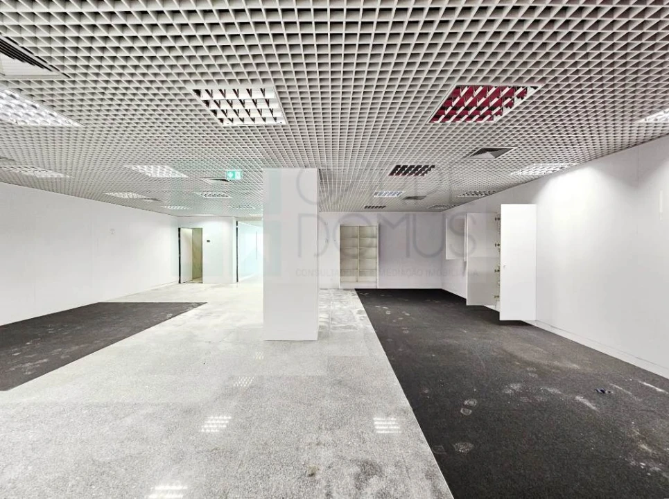 Loja para Arrendamento em Rio de Mouro Foto 20