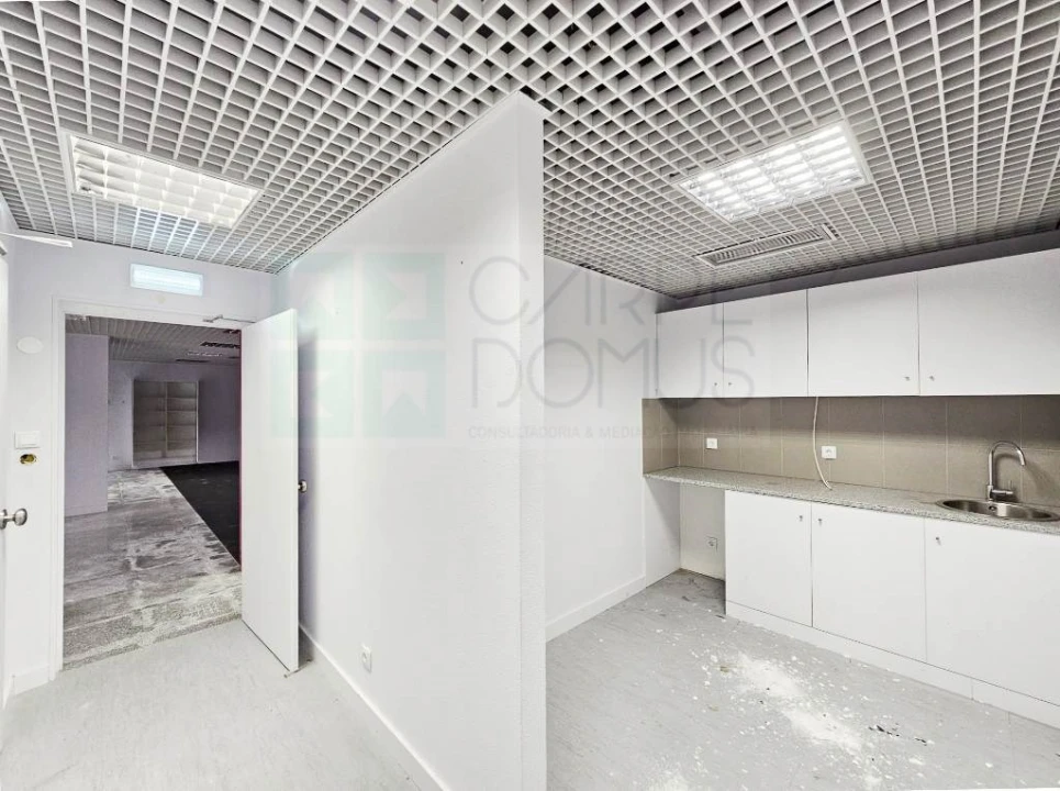 Loja para Arrendamento em Rio de Mouro Foto 22