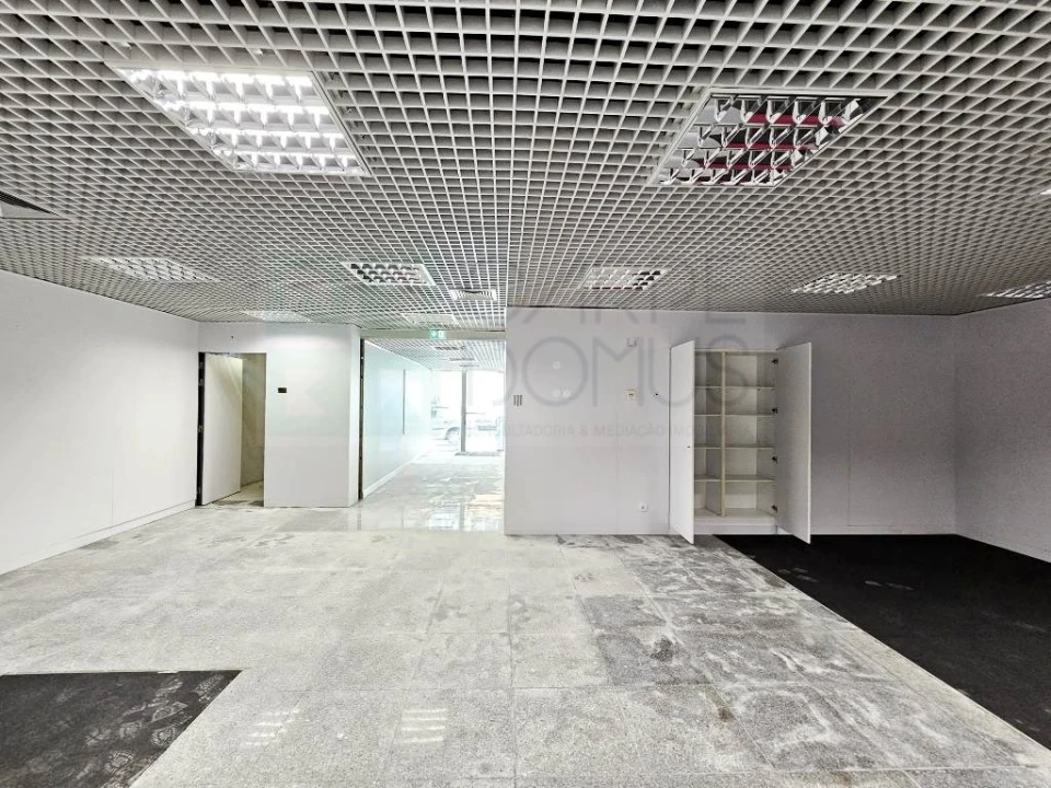 Loja para Arrendamento em Rio de Mouro Foto 27