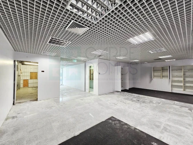 Loja para Arrendamento em Rio de Mouro Foto 5