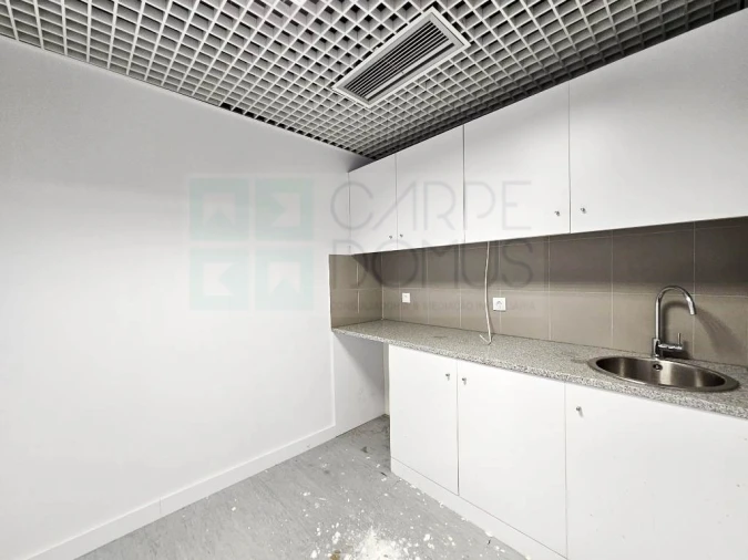 Loja para Arrendamento em Rio de Mouro Foto 9