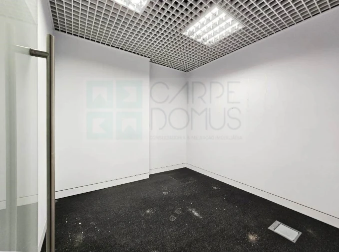 Loja para Arrendamento em Rio de Mouro Foto 16