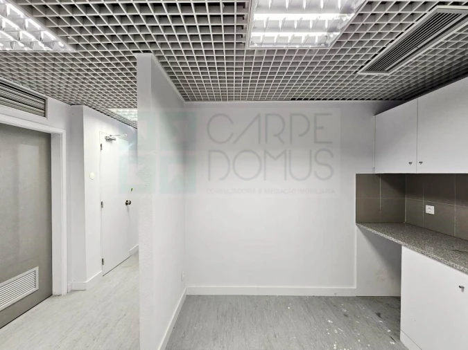 Loja para Arrendamento em Rio de Mouro Foto 19