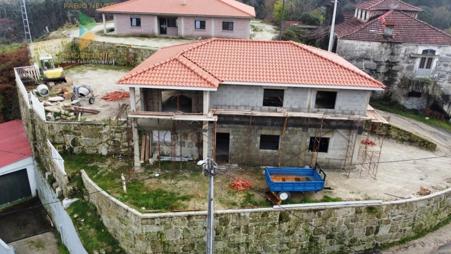 Moradia T3 para Venda em Sabadim Foto 1