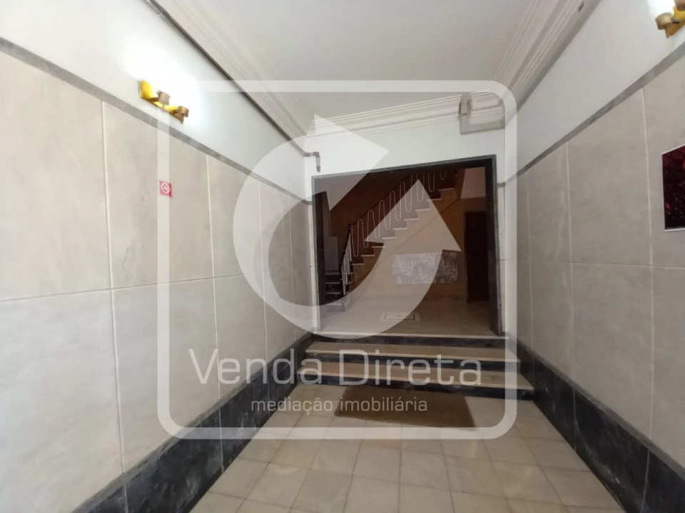 Apartamento T4 para Venda em Laranjeiro e Feijó Foto 4