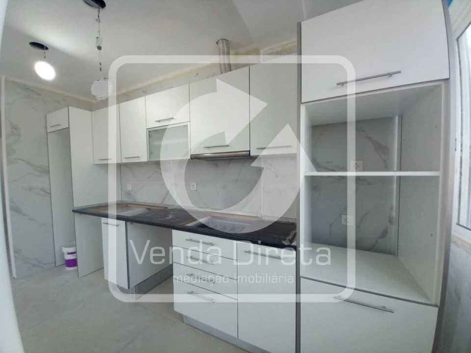 Apartamento T4 para Venda em Laranjeiro e Feijó Foto 1