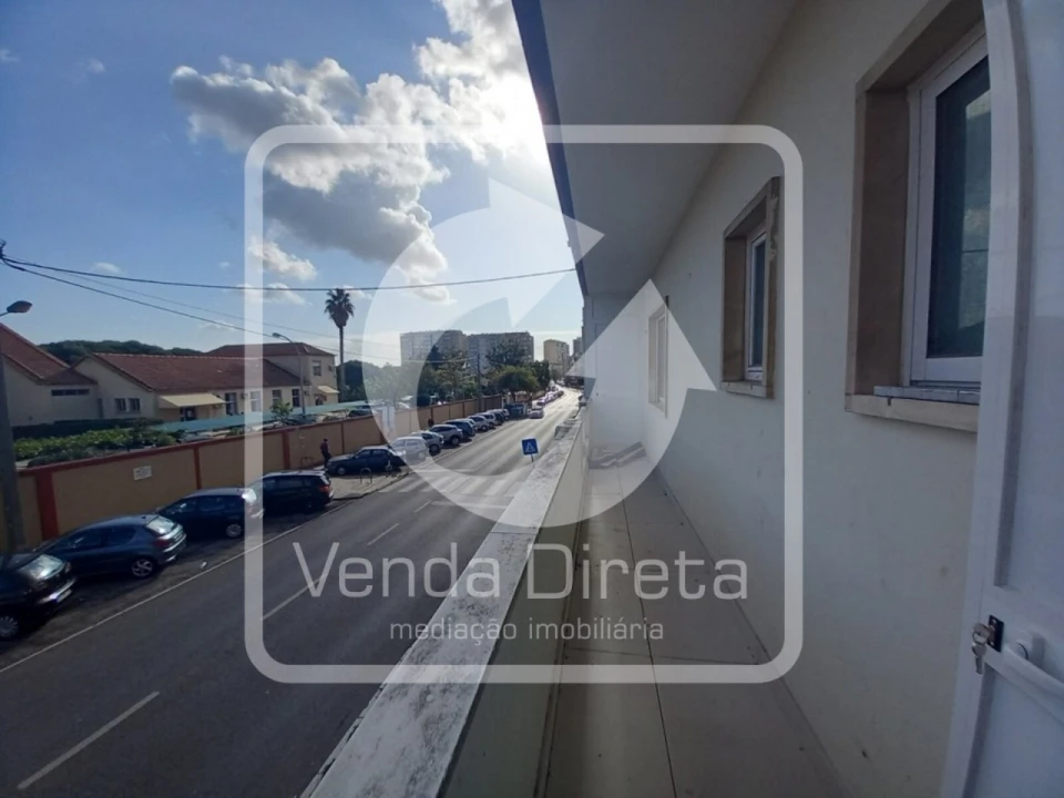 Apartamento T4 para Venda em Laranjeiro e Feijó Foto 8