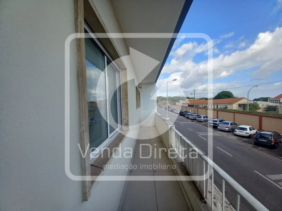 Apartamento T4 para Venda em Laranjeiro e Feijó Foto 3