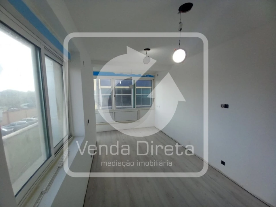 Apartamento T4 para Venda em Laranjeiro e Feijó Foto 24